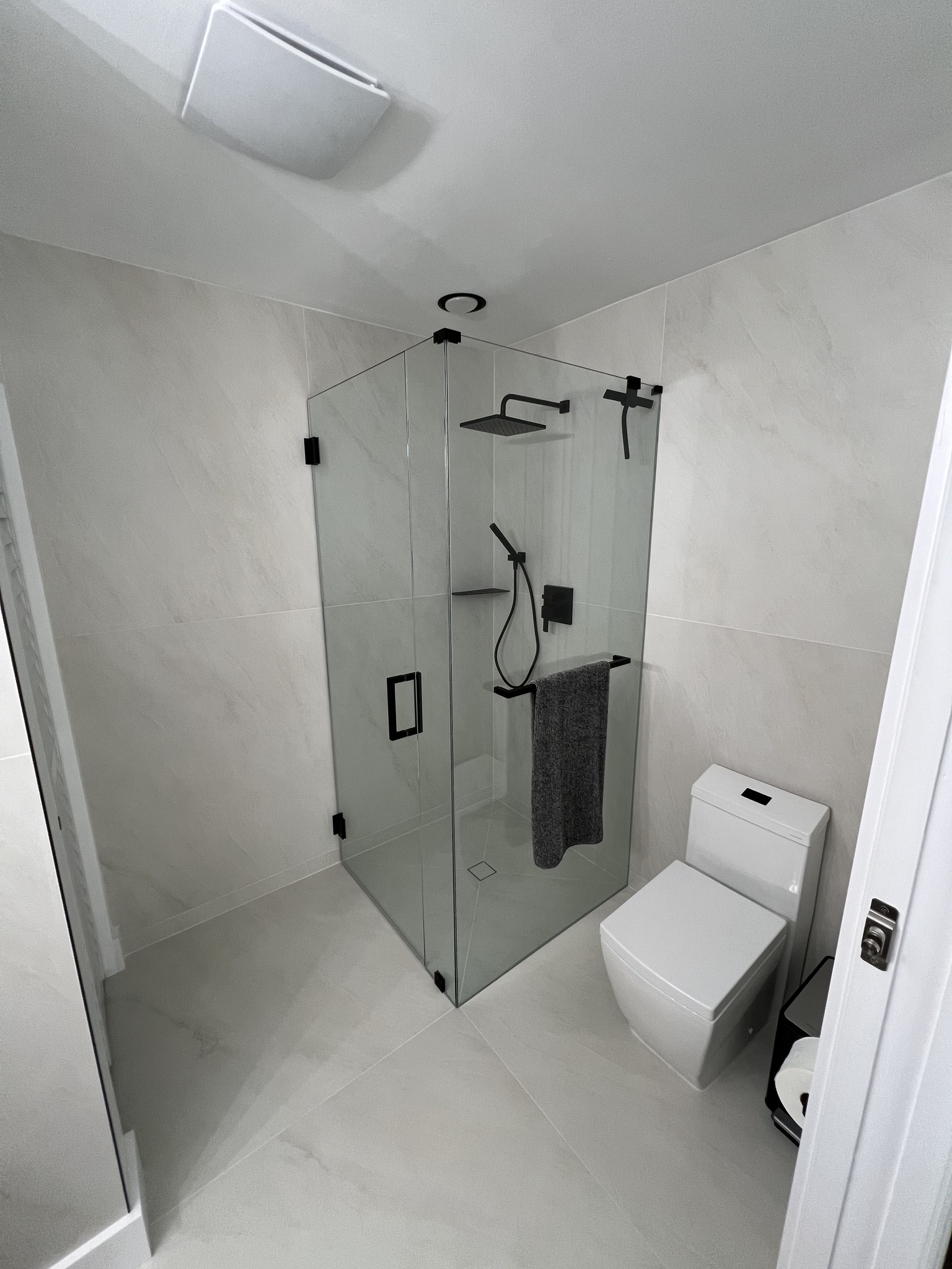 Modern bathroom renovation in South Pasadena